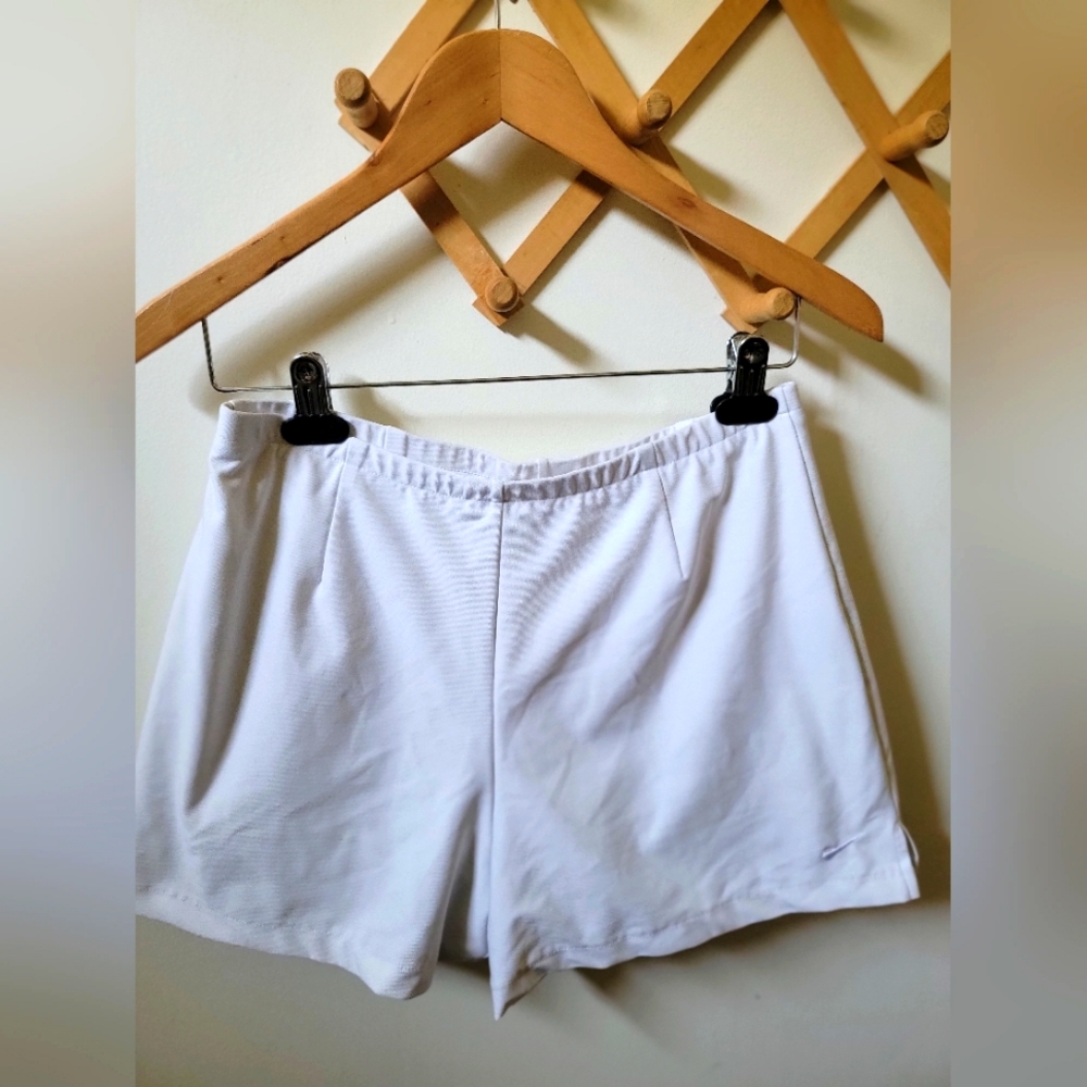 Women's nike white lined athletic shorts size medium